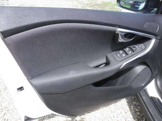 VOLVO V40 Cross Country V40 CROSS COUNTRY D3 MOMENTUM