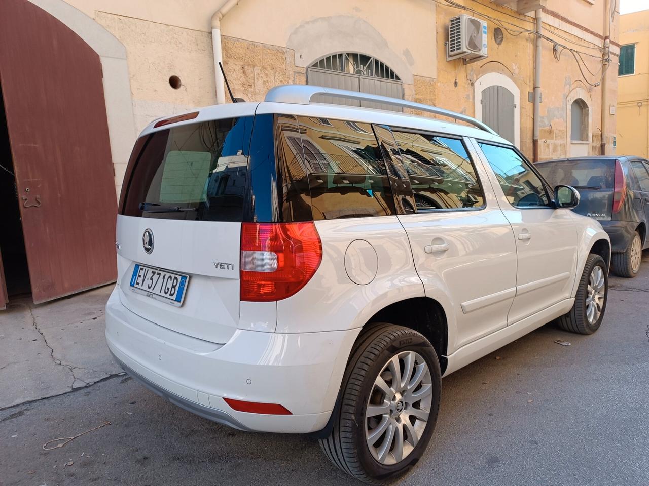Skoda Yeti Outdoor 2.0 TDI 110CV AMBITION NAVI CAMERA FULL