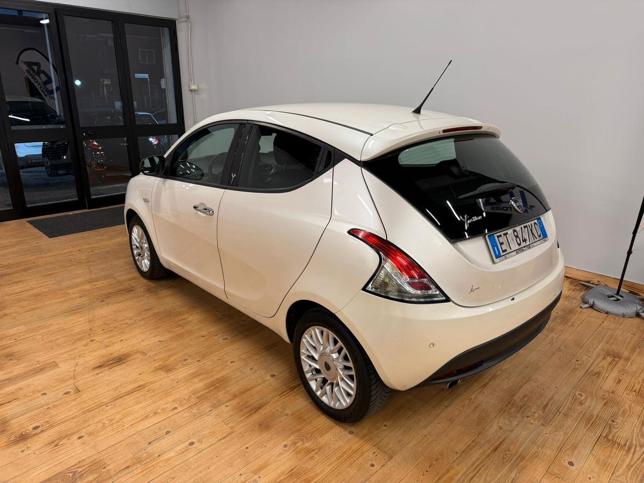 Lancia Ypsilon 0.9 TwinAir 85 CV 5 porte S&S DFN Platinum GPL
