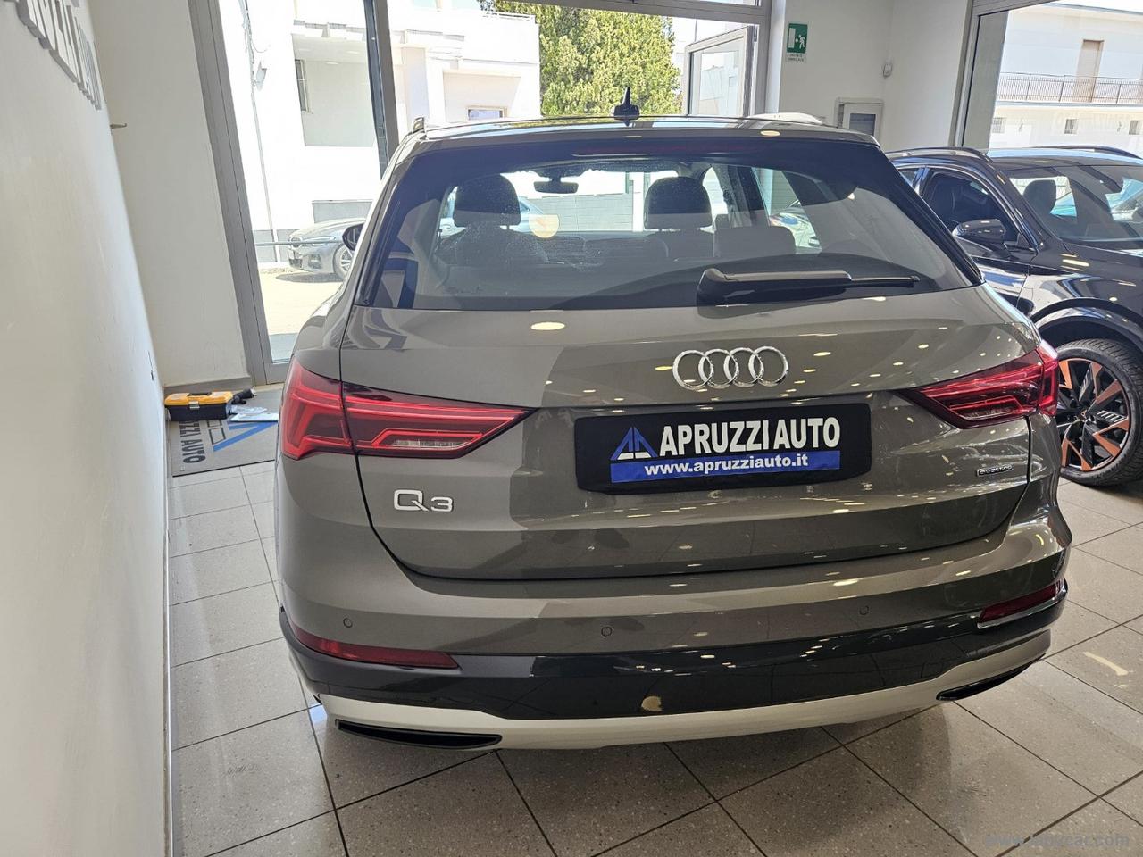 AUDI Q3 40 TDI quattro S tr. Business Adv.