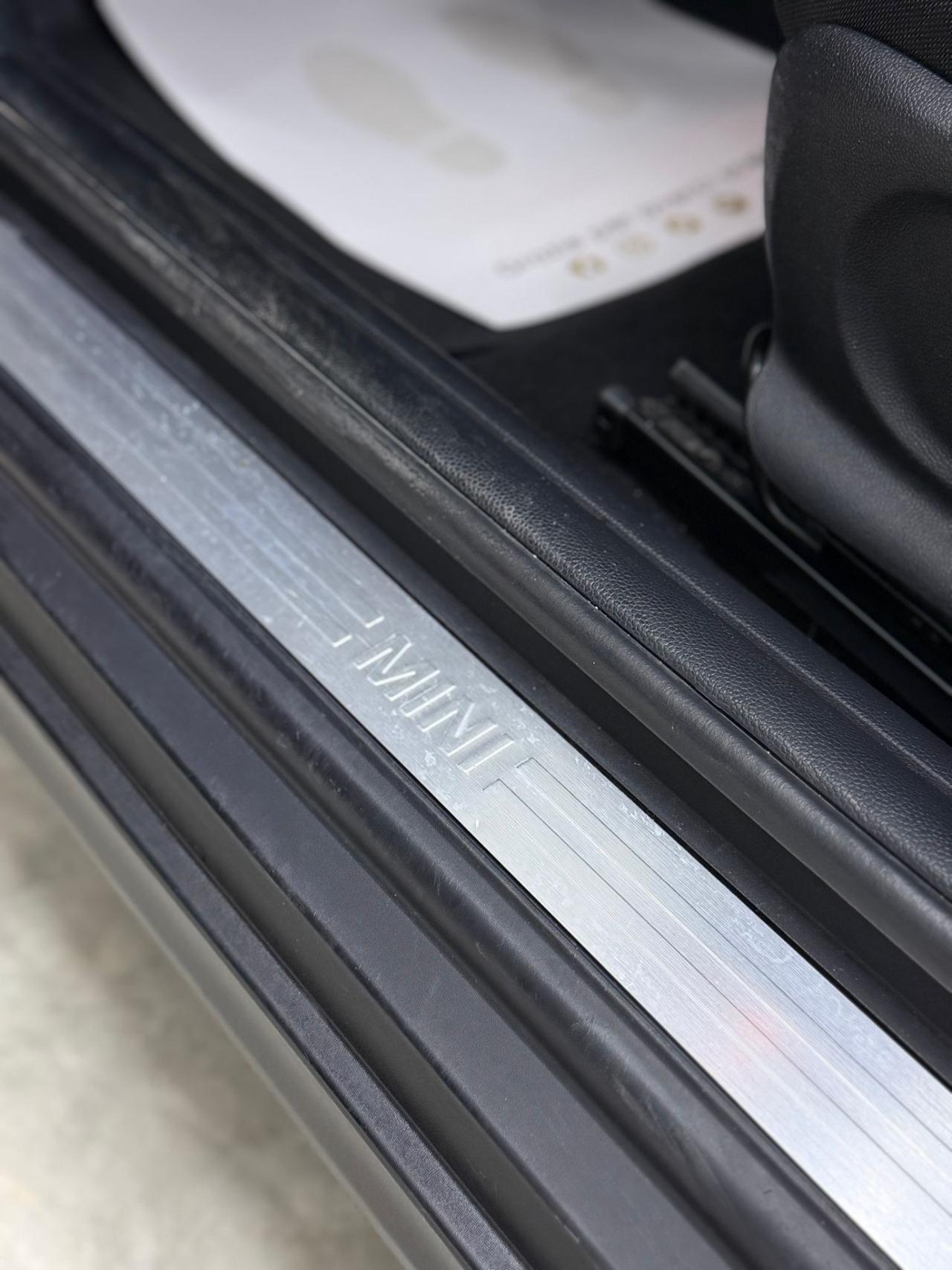 Mini Cooper D 1.5 116cv