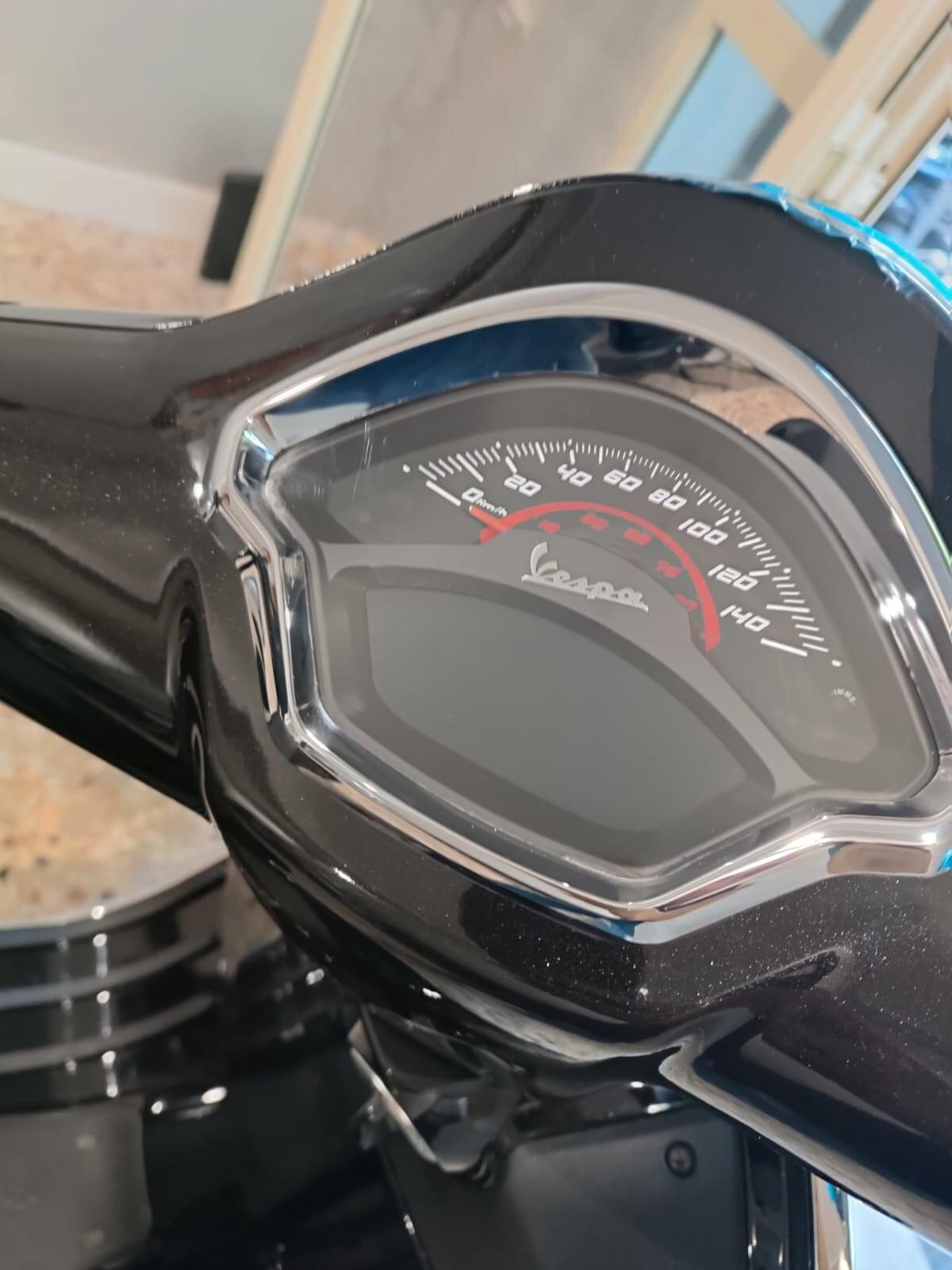 Piaggio Vespa 310 GTS hpe
