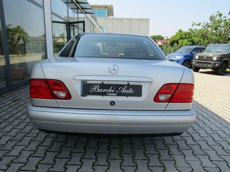 Mercedes-Benz Classe E E 200 cat Classic QUATTRO FARI - UNICO PROPRIETARIO