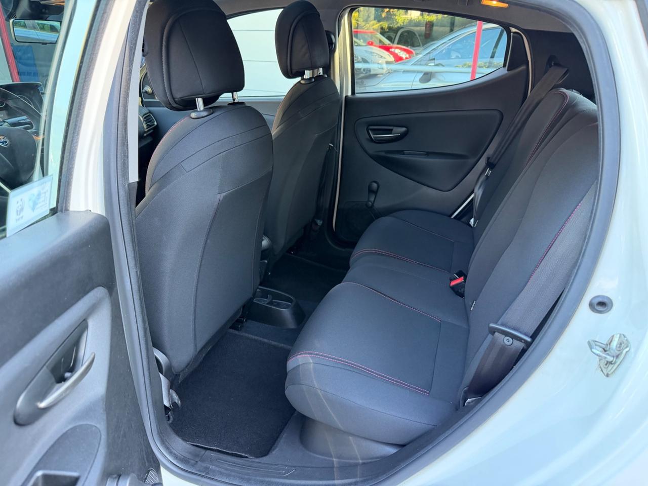 Lancia Ypsilon 1.2 benzina tetto panoramico apribile