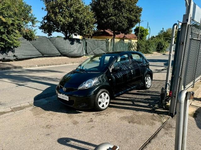 Toyota Aygo 1.0 5 porte Sol GPL 68 CV