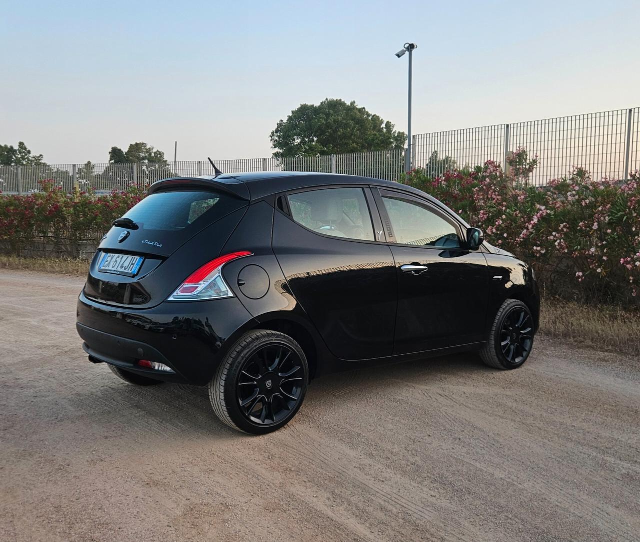 Lancia Ypsilon 1.3 MJT 16V 95 CV 5 porte S&S S Momodesign