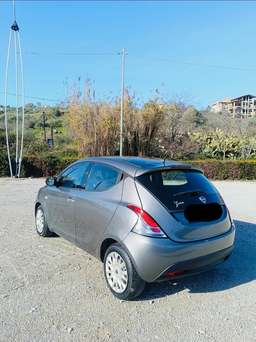 Lancia Ypsilon 1.2 69 CV 5 porte S&S Silver