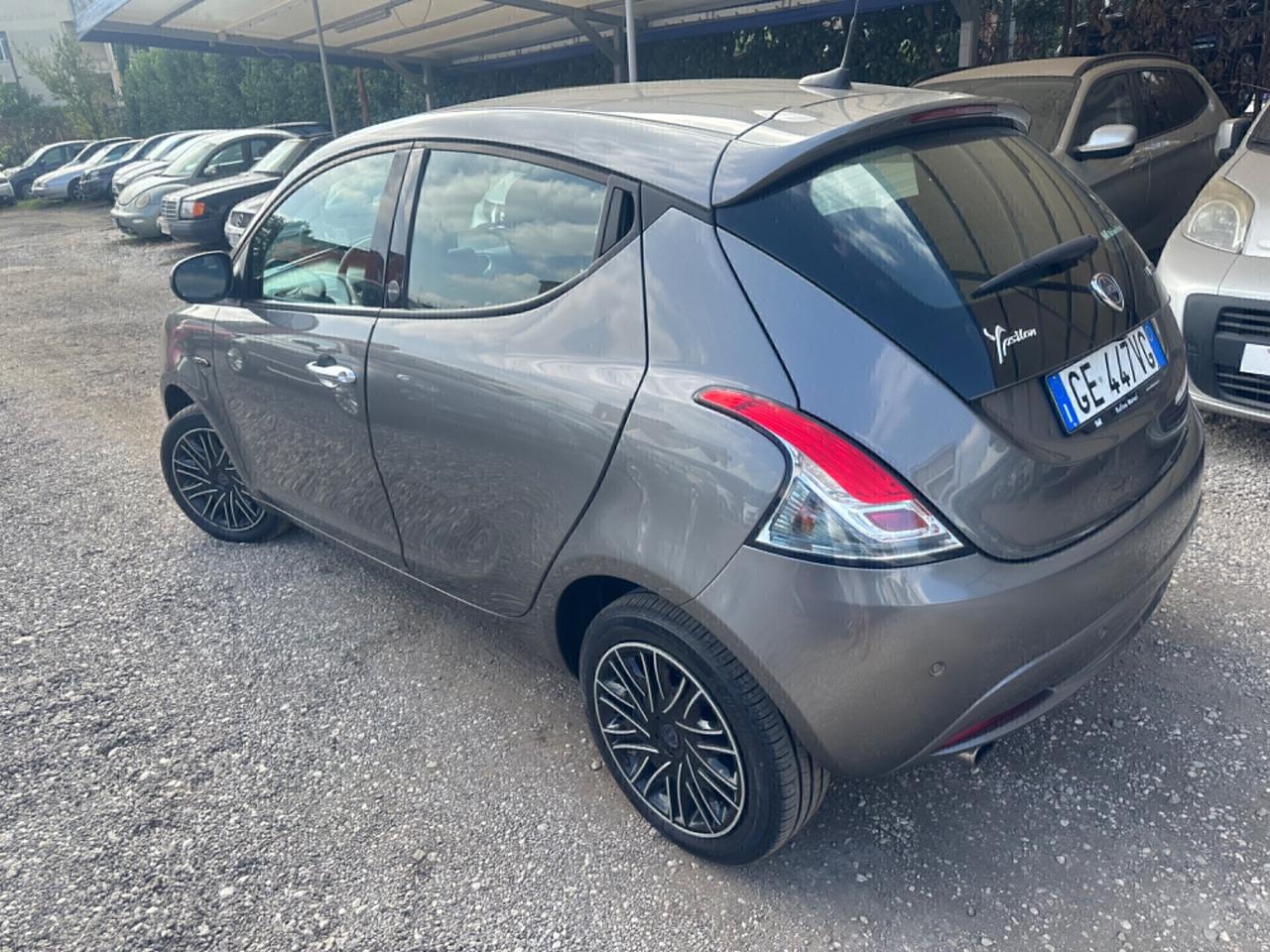 Lancia Ypsilon 1.0 FireFly 5 porte S&S Hybrid Ecochic Silver