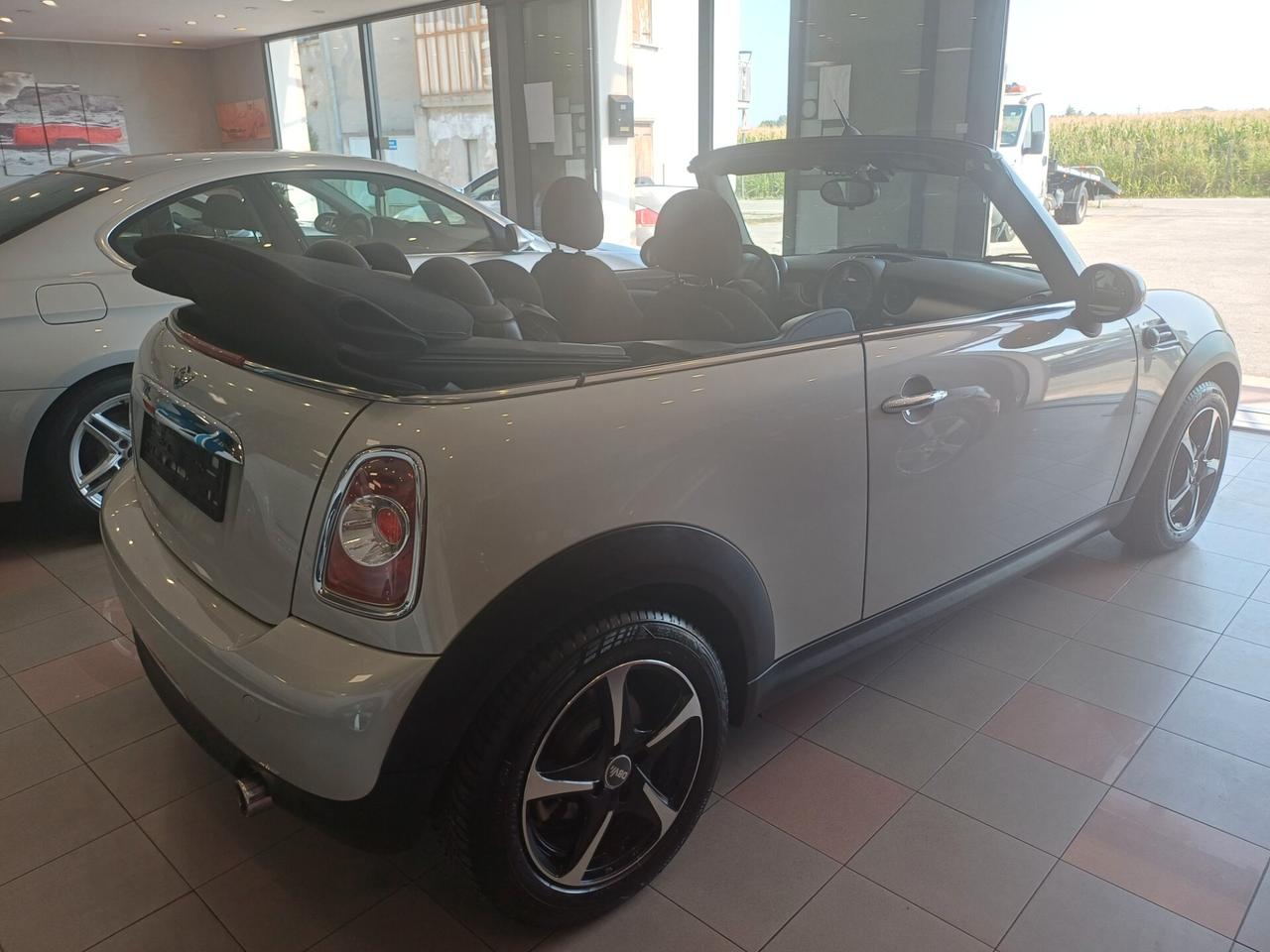 Mini Cooper Cabrio 1.6 White silver metallic