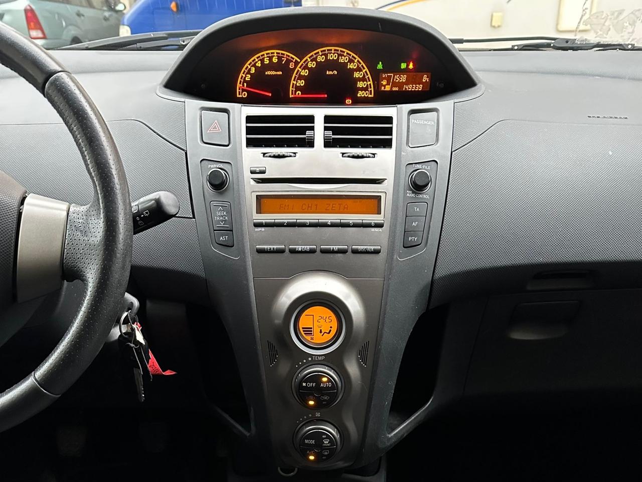 Toyota Yaris 1.3 5 porte Sol