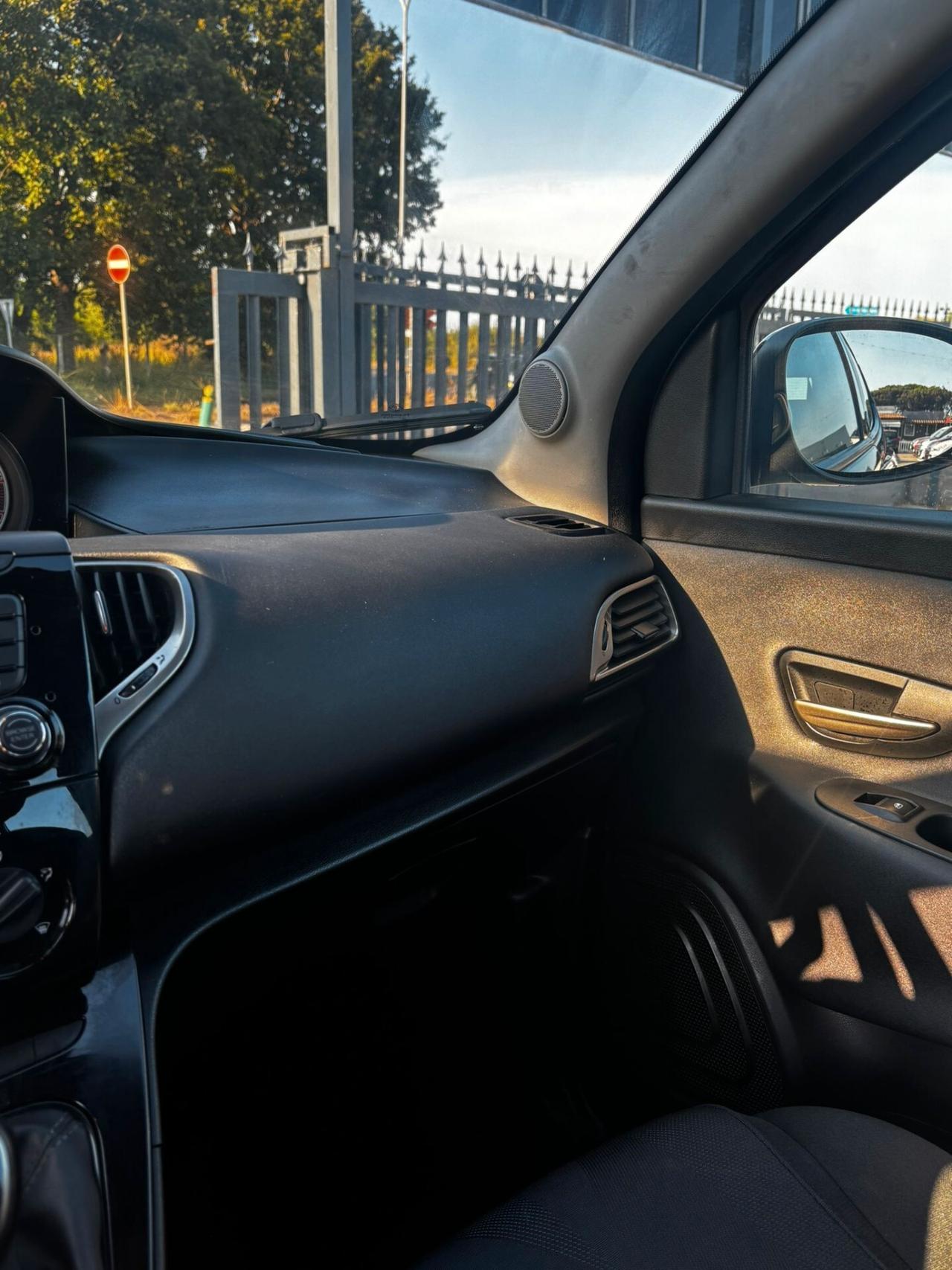 Lancia Ypsilon 1.0 FireFly 5 porte S&S Hybrid Ecochic Gold