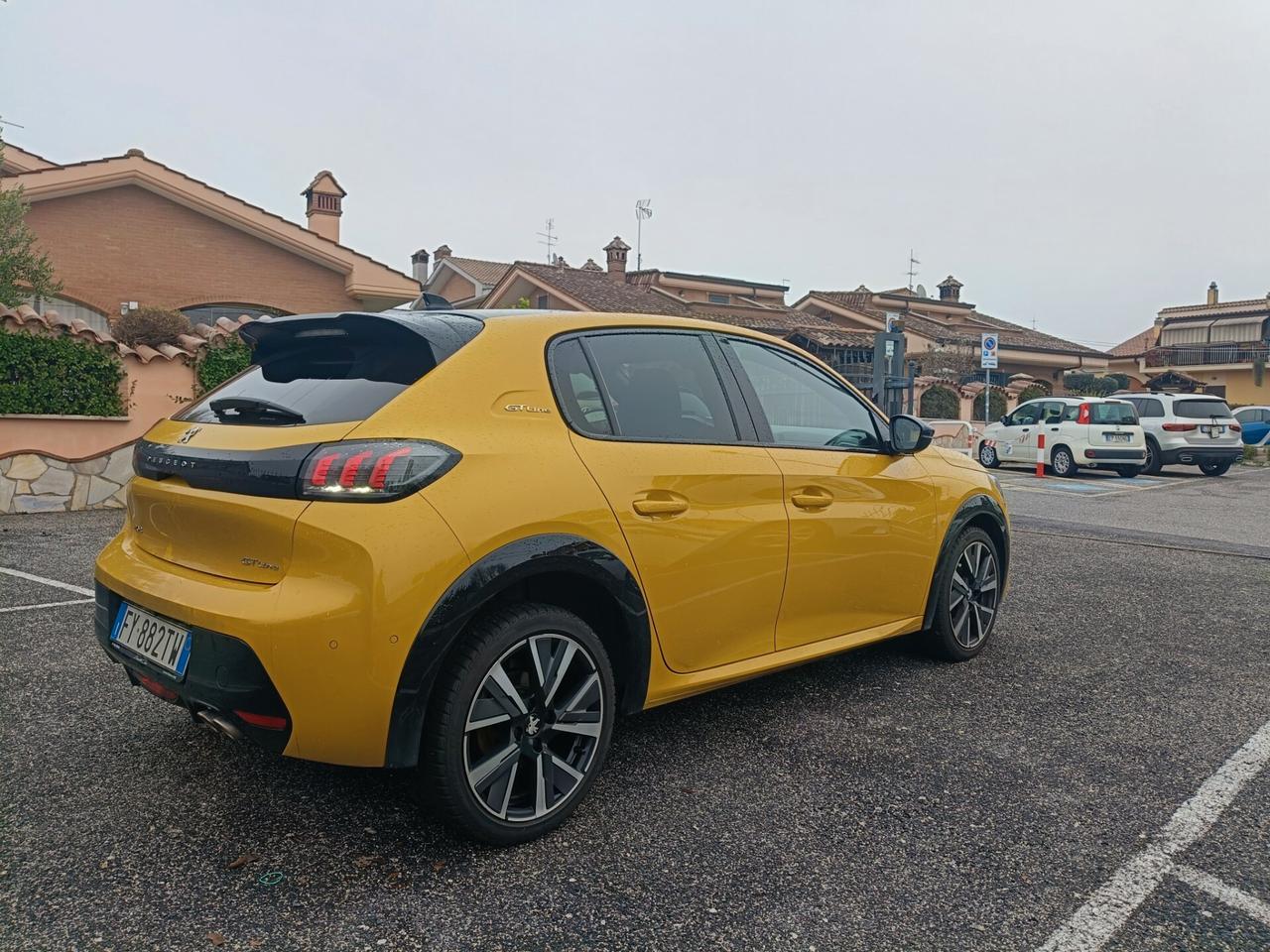 Peugeot 208 GT Line automatico