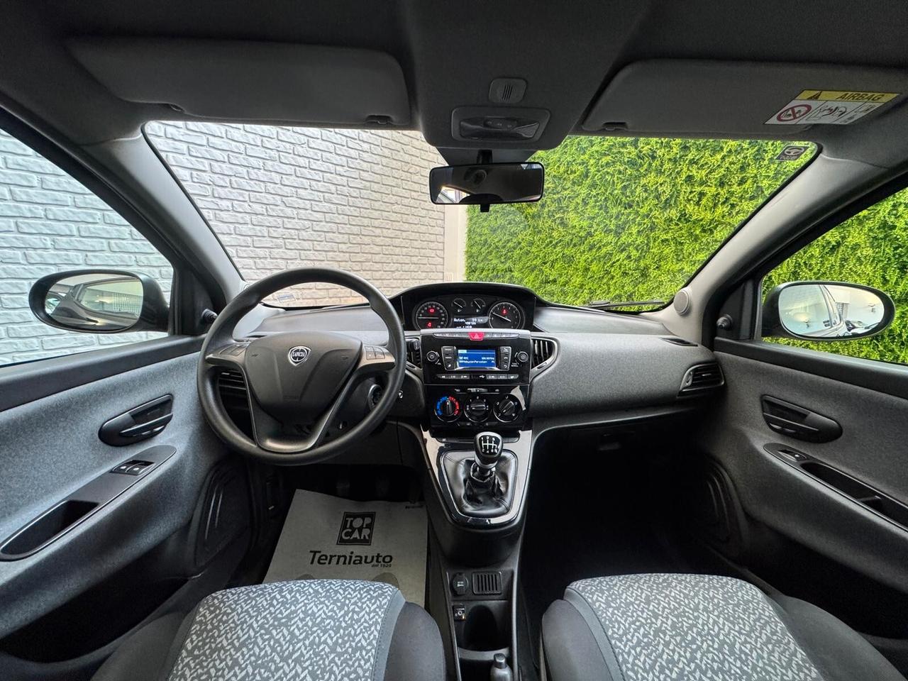 Lancia Ypsilon 1.0 FireFly 5 porte S&S Hybrid Ecochic Silver