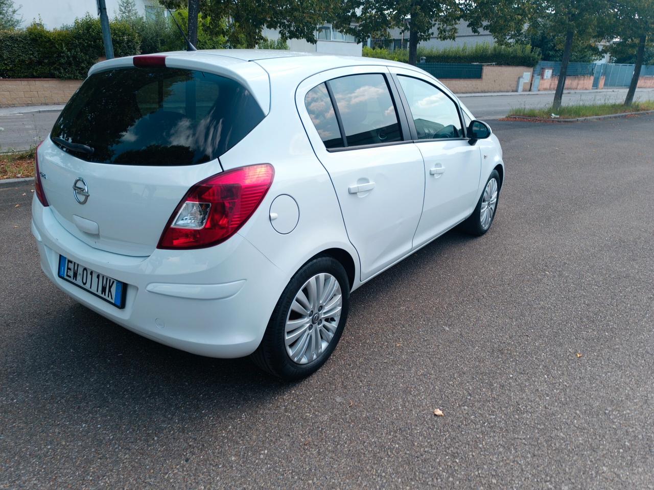 Opel Corsa 1.2 5 porte GPL del 14 NEOPATENTATI