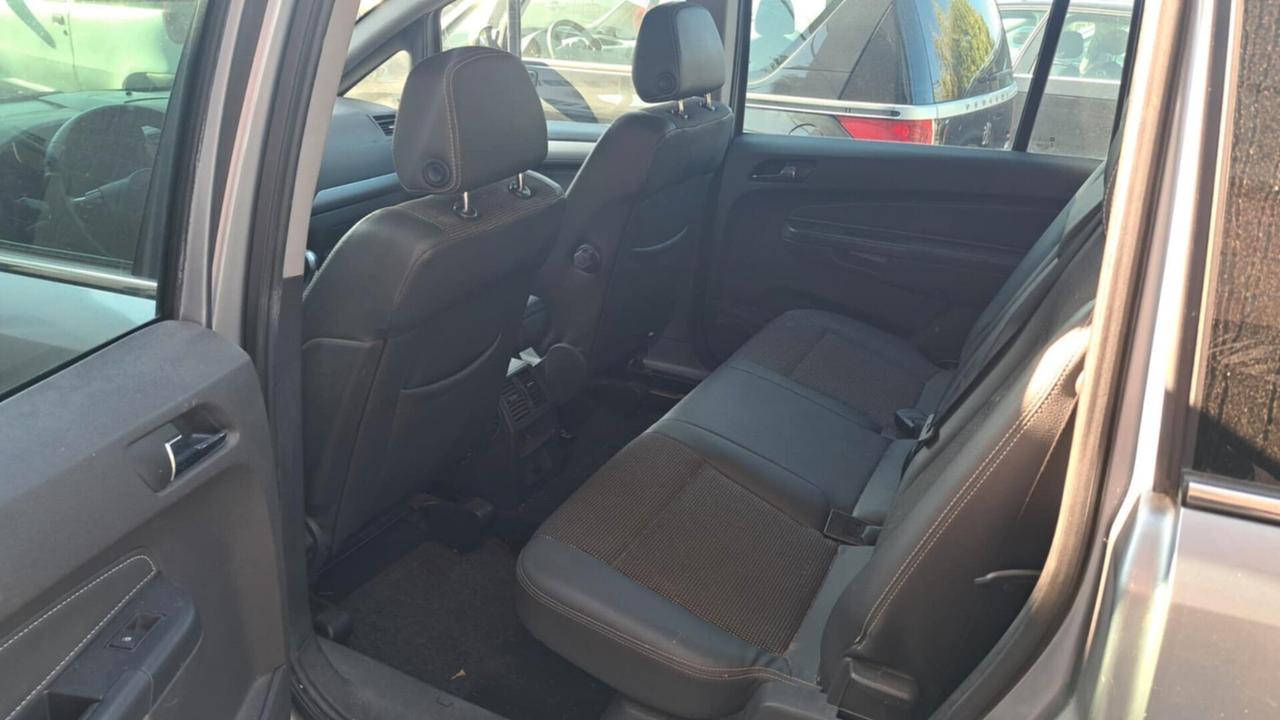 Opel Zafira 1.8 16V VVT Cosmo