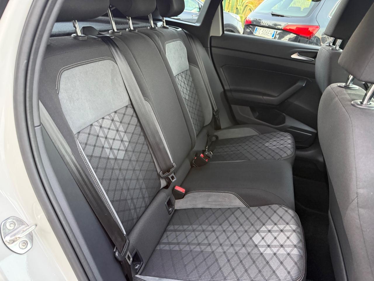 Volkswagen Taigo 1.0 TSI 110 CV DSG R-Line