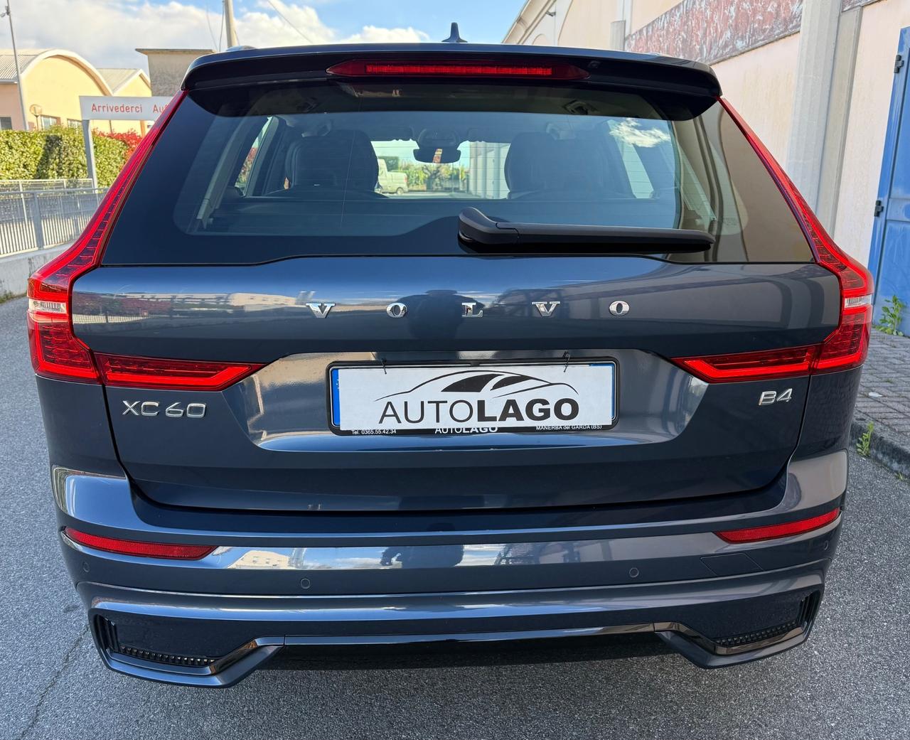 Volvo XC 60 XC60 B4 (d) automatico Plus Dark 2022