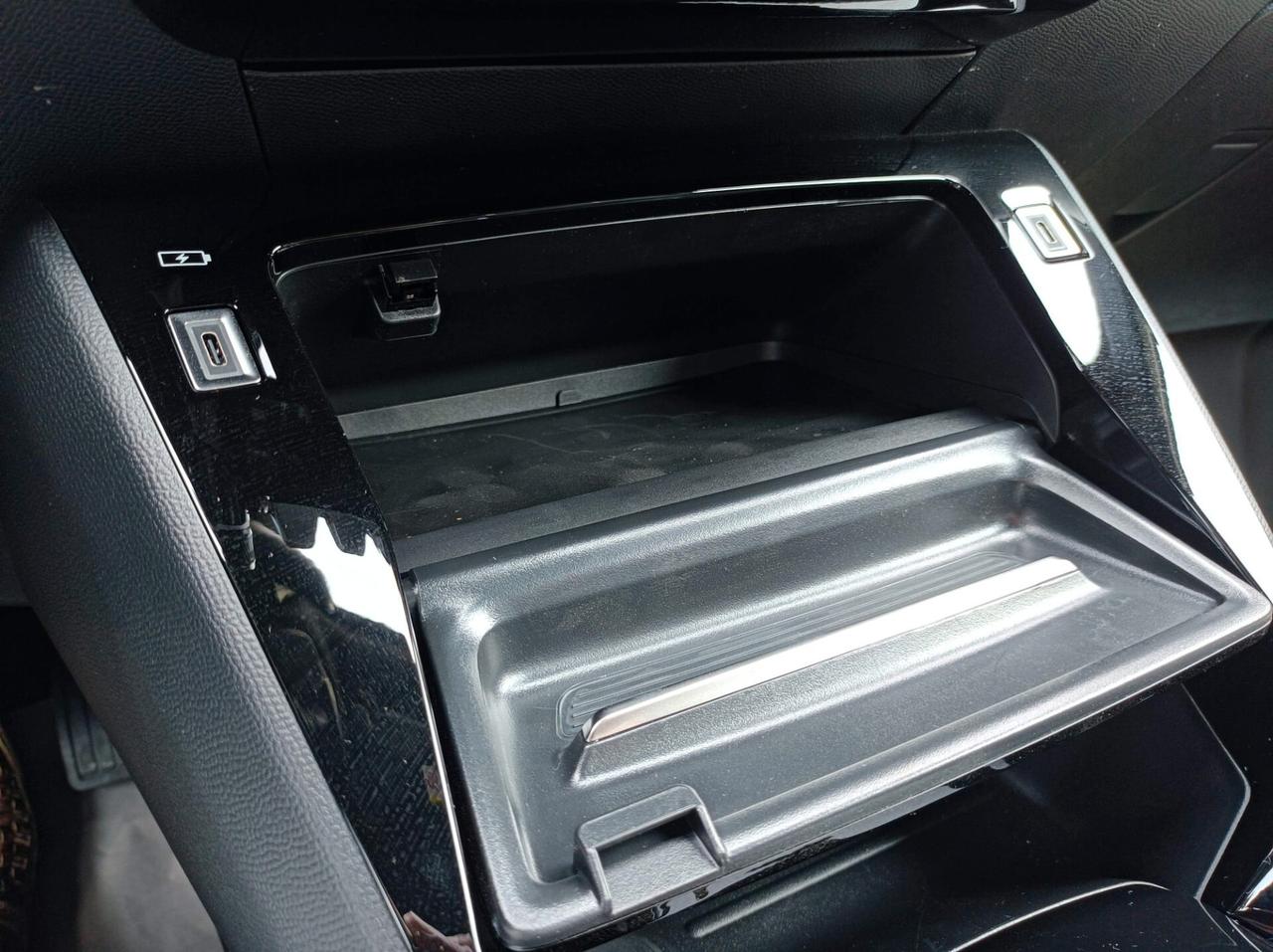 Peugeot 2008 PureTech 130 S&S EAT8 Allure