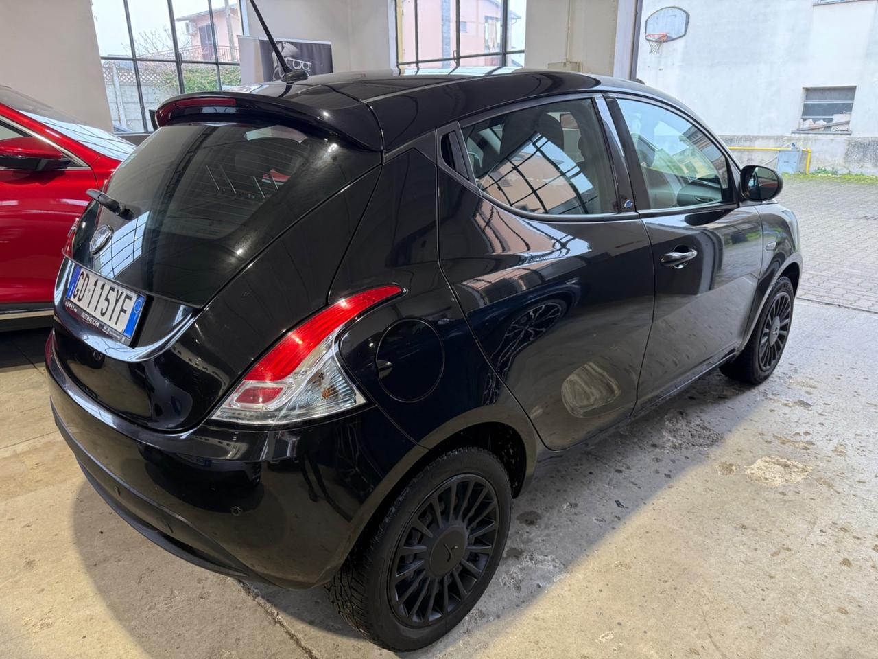 Lancia Ypsilon 1.2 69 CV 5 porte GPL Ecochic Black and Noir