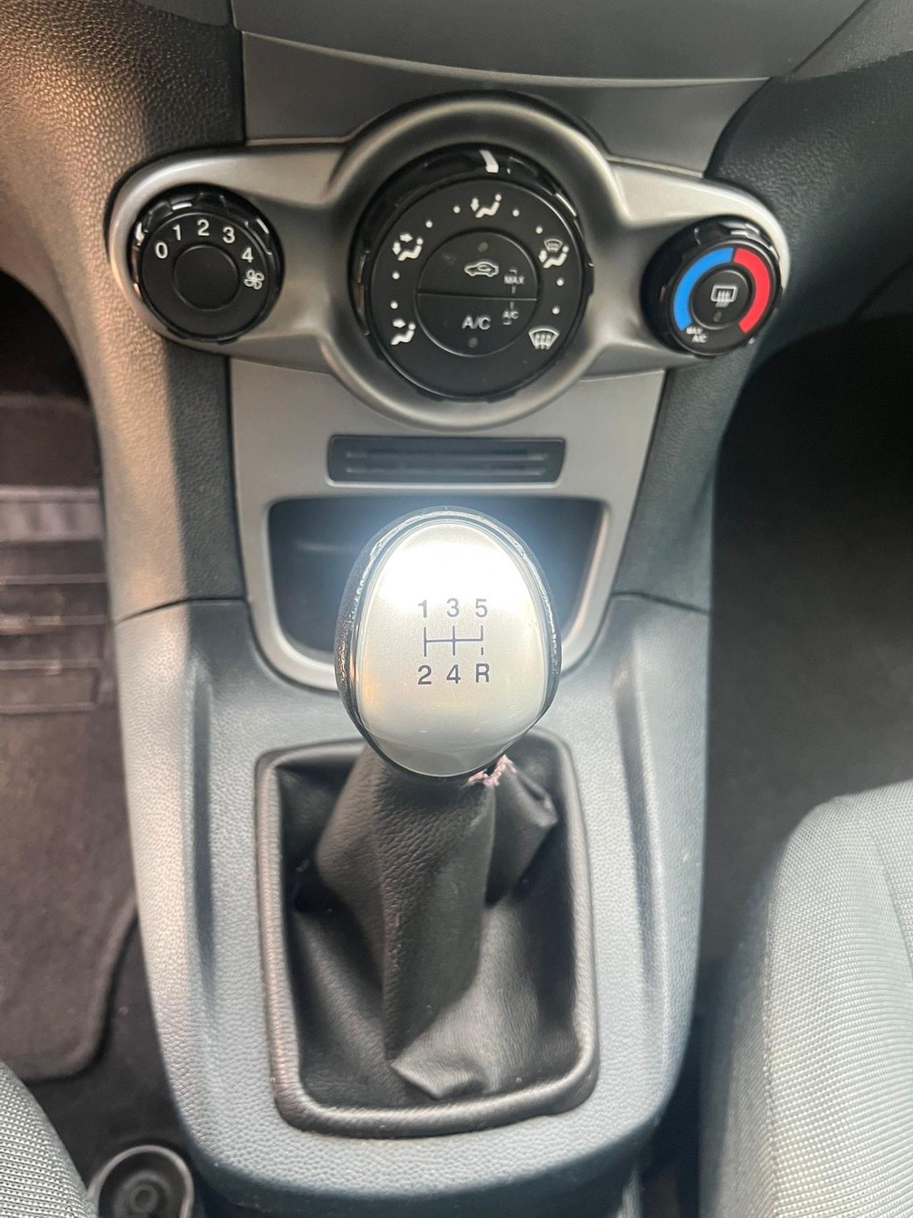 Ford Fiesta 1.2 Benzina - Neopatentati