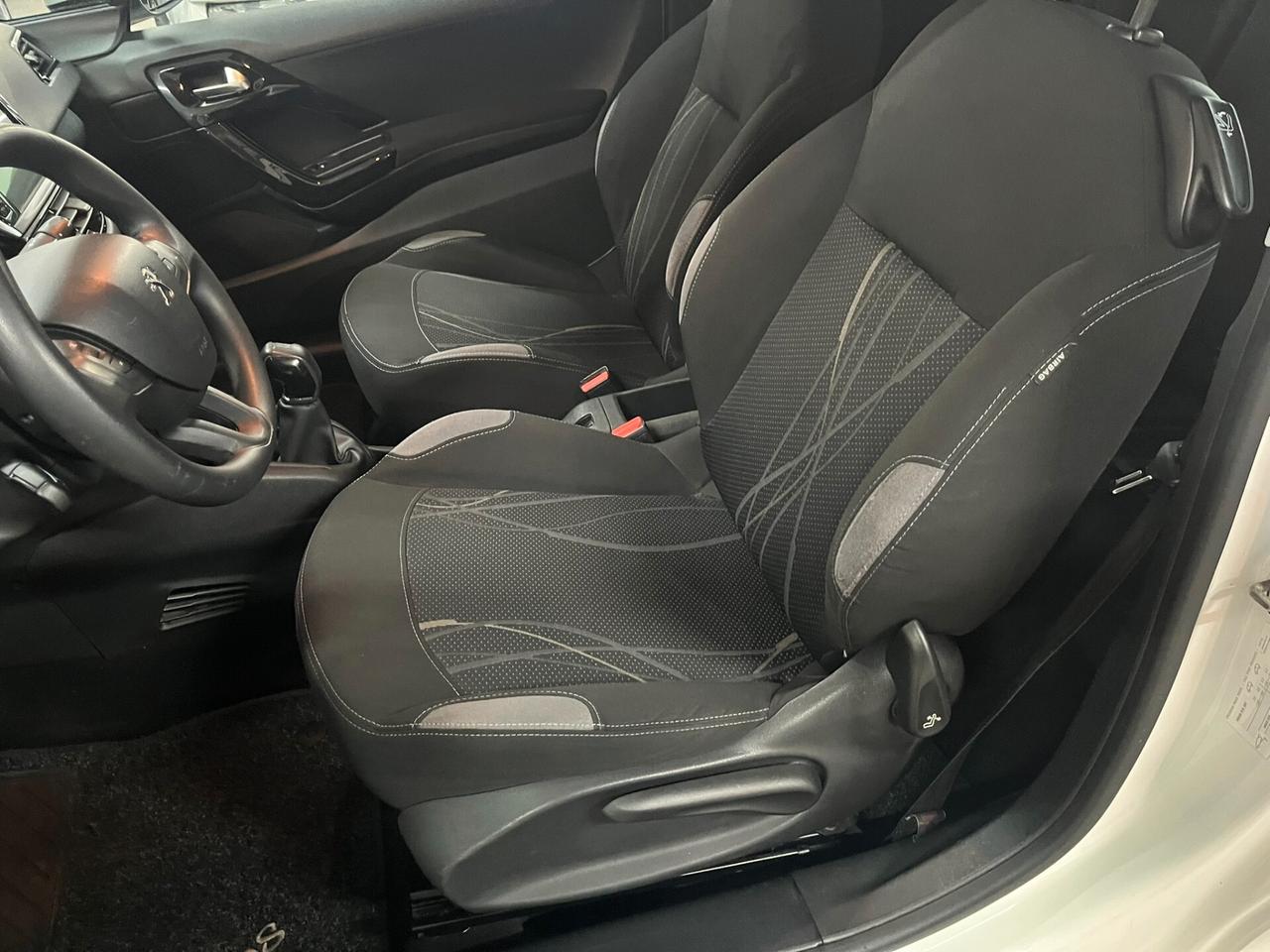 Peugeot 208 1.2 solo 90mila km