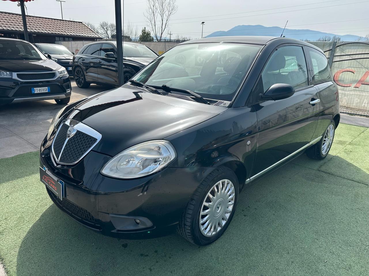Lancia Ypsilon 1.3MJT*16V*ORO BIANCO*90CV*NEOPATENTATI*