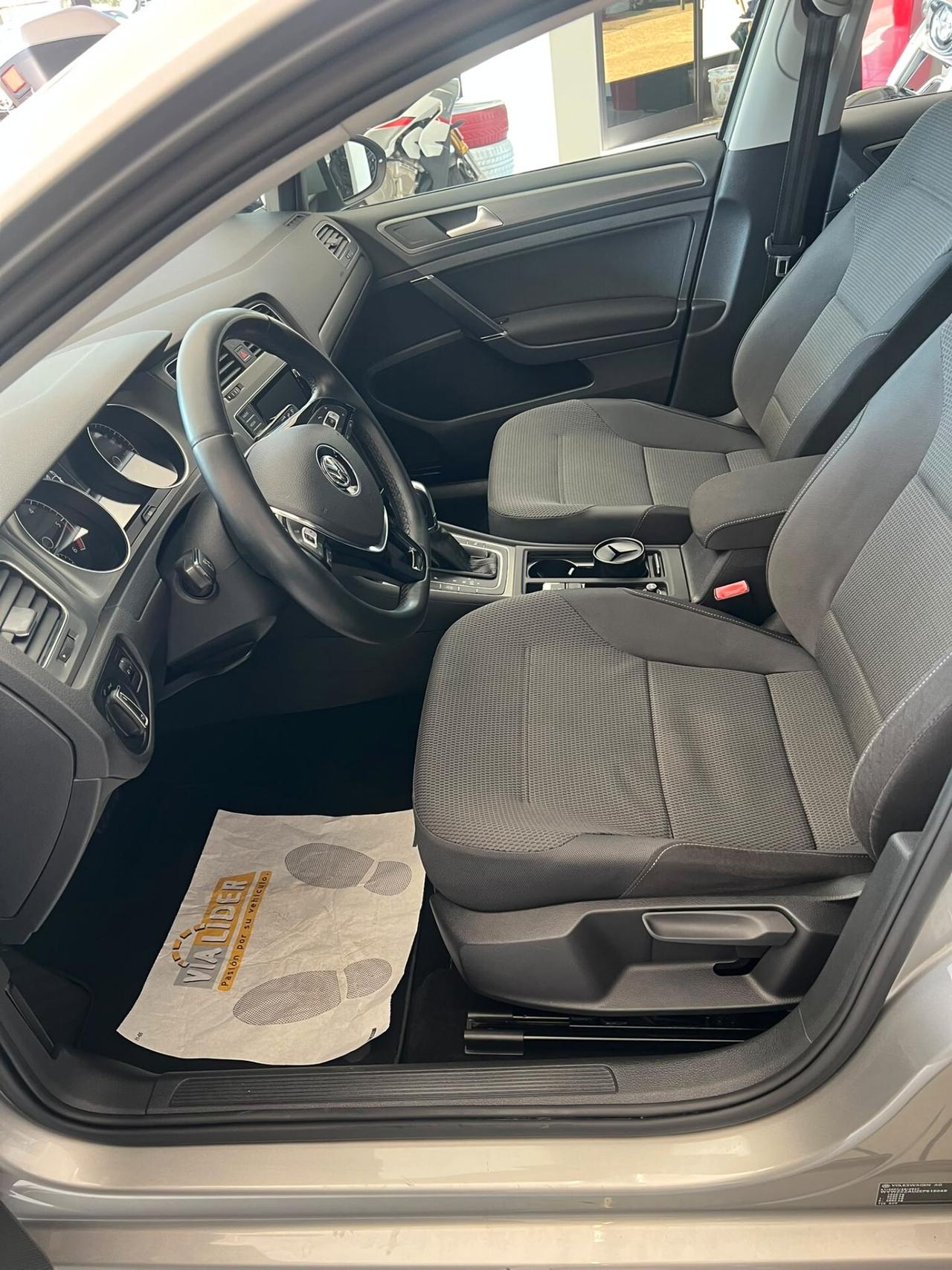 Volkswagen Golf Variant 1.6 TDI 110 CV DSG Comfortline BlueMotion Tech.
