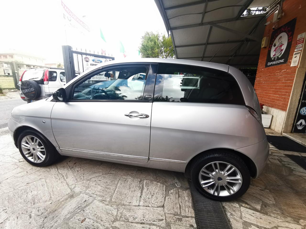 Lancia Ypsilon 1.3 MJT 75 CV Unyca