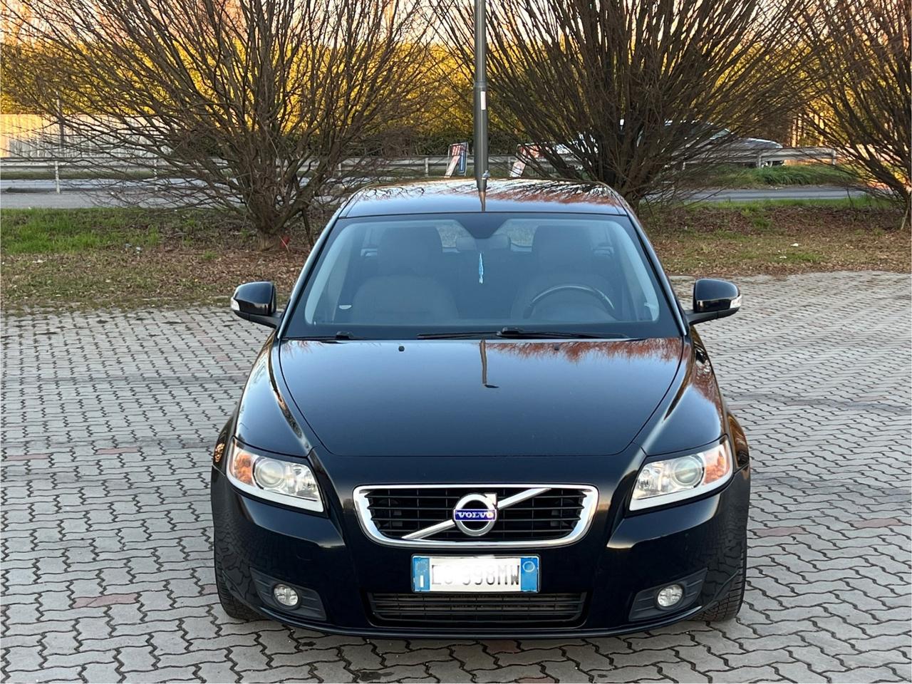 Volvo V50 D2 R-design