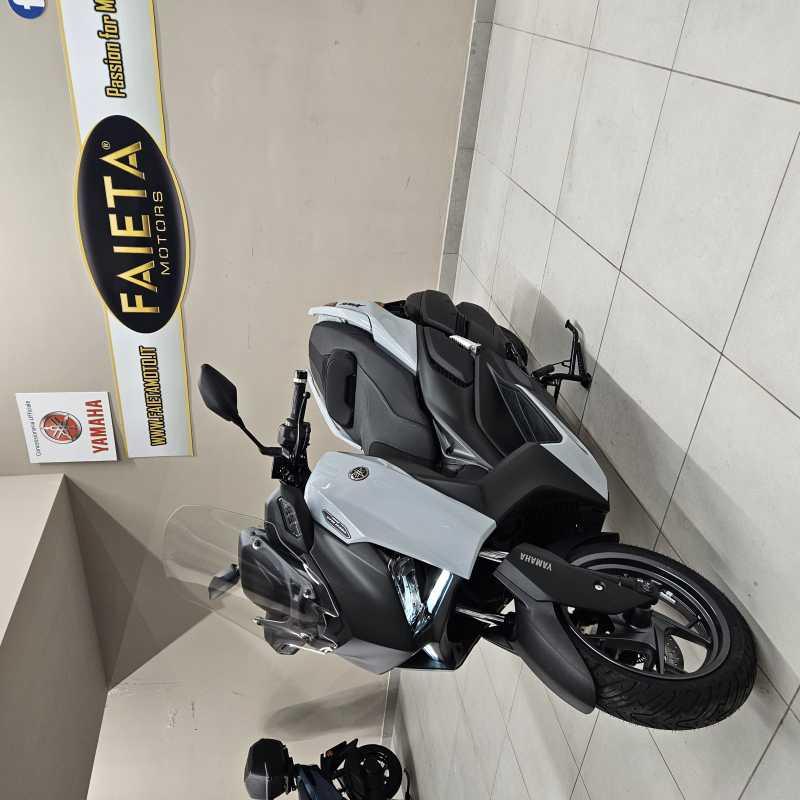Yamaha X-Max 300 Tech Max - 2025