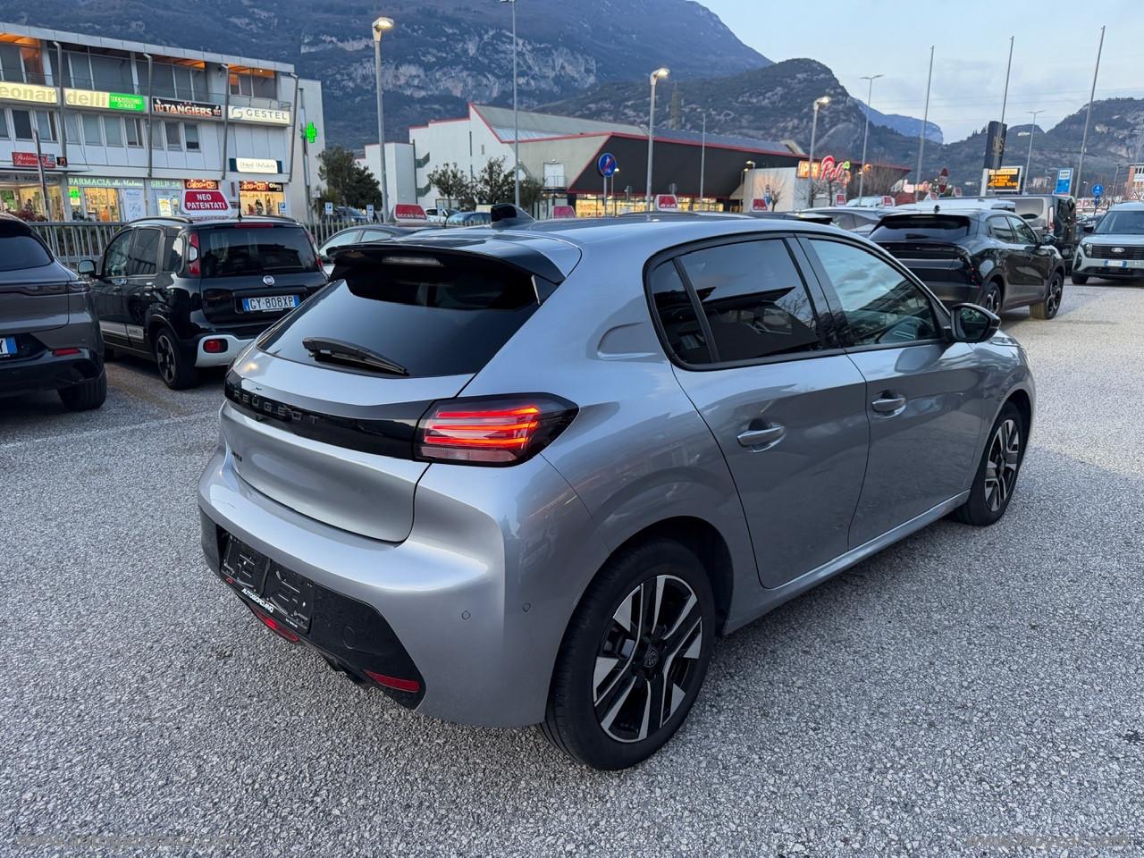 PEUGEOT 208 PureTech 100 S&S 5p. Allure PACK NAVIGATION + VISON PACK + VIIOPARK 2 + PARK DRIVE