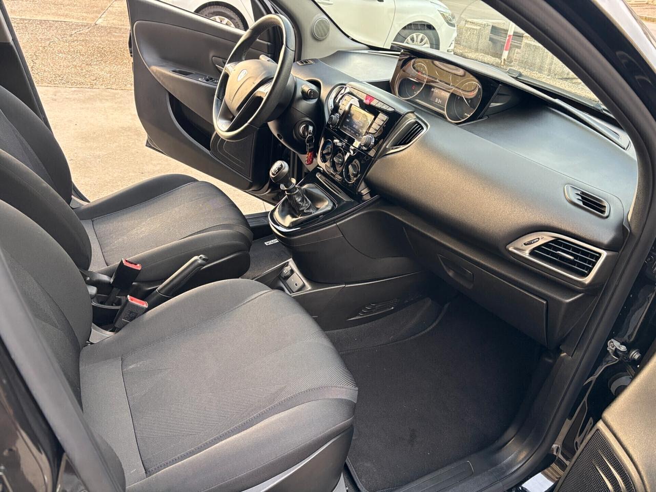 Lancia Ypsilon 1.0 5 porte Gold-2021