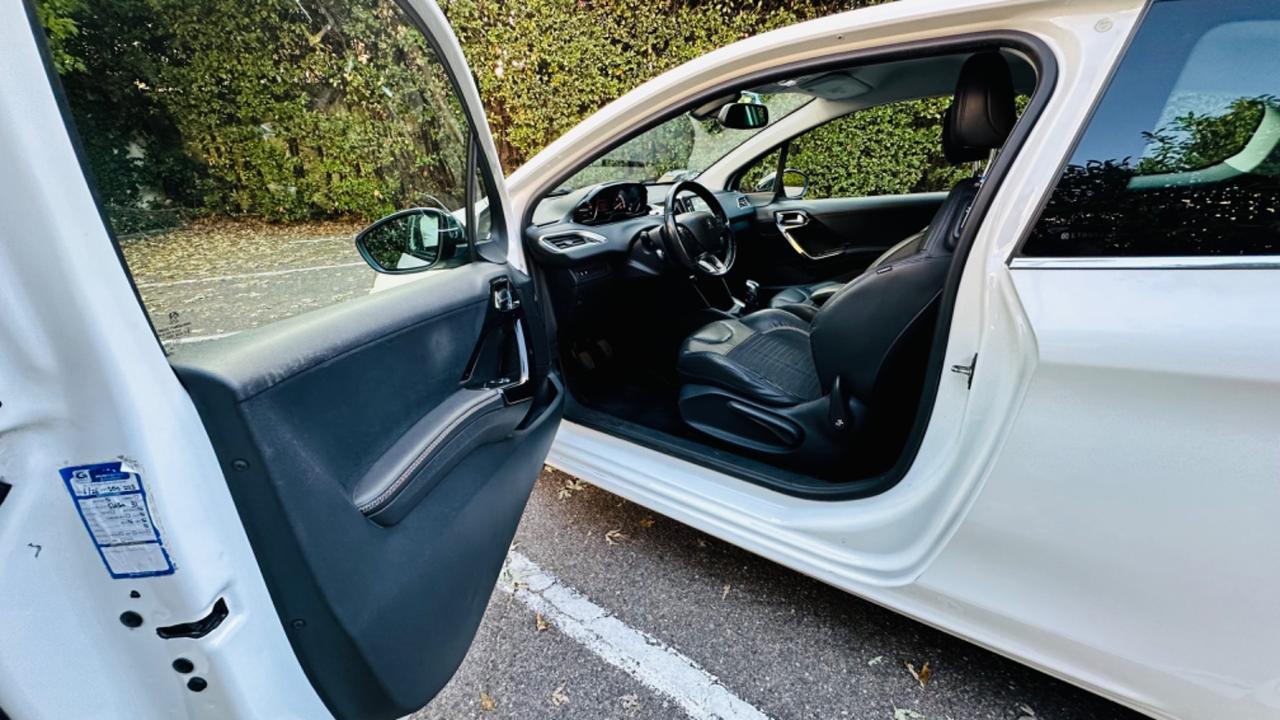 Peugeot 208.3 porte Allure.ok neopatentati.tagliandi certificati
