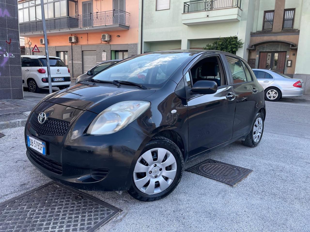 Toyota Yaris 1.0 5 porte Sol