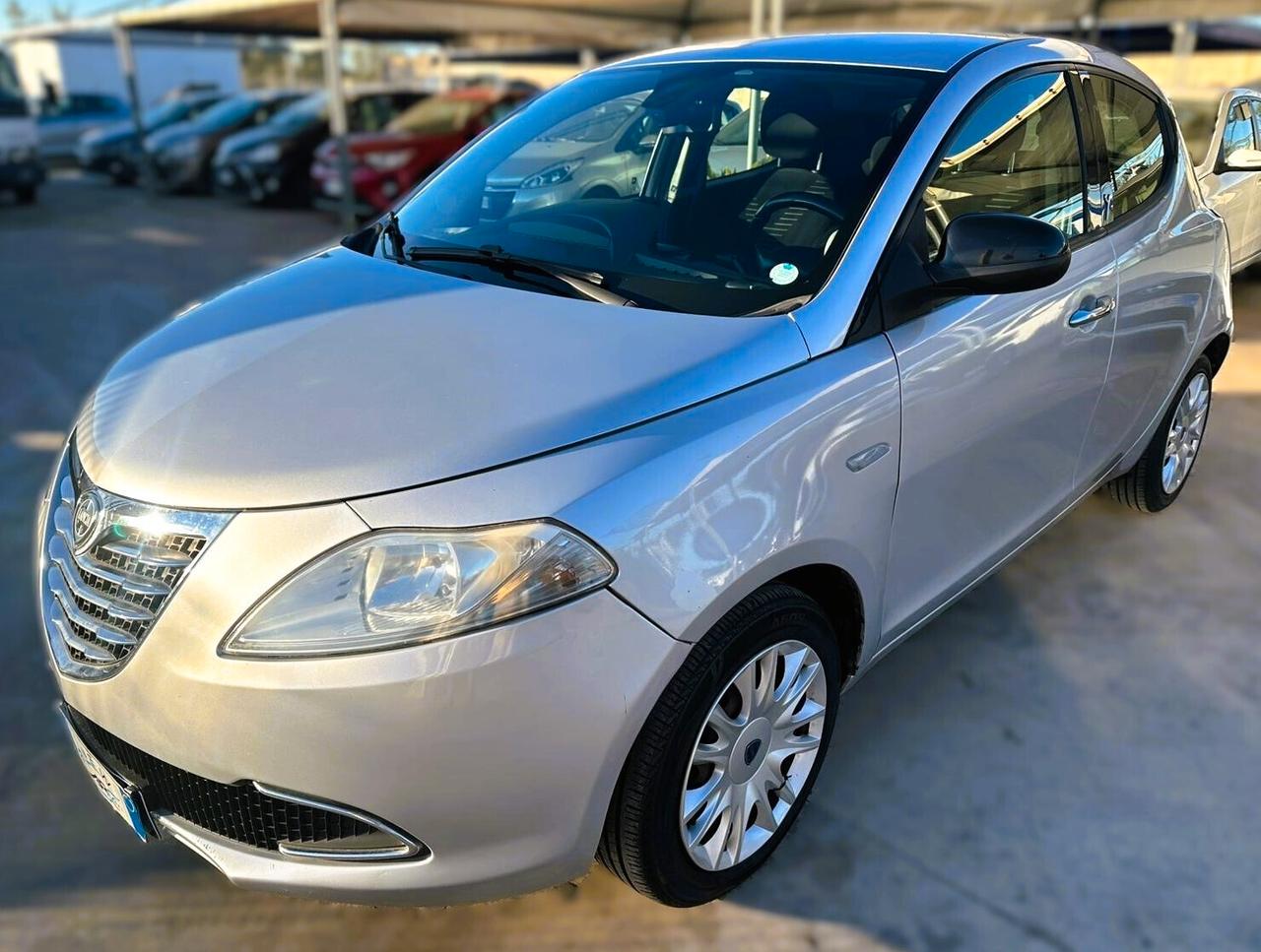 Lancia Ypsilon 1.2 69 CV Unyca