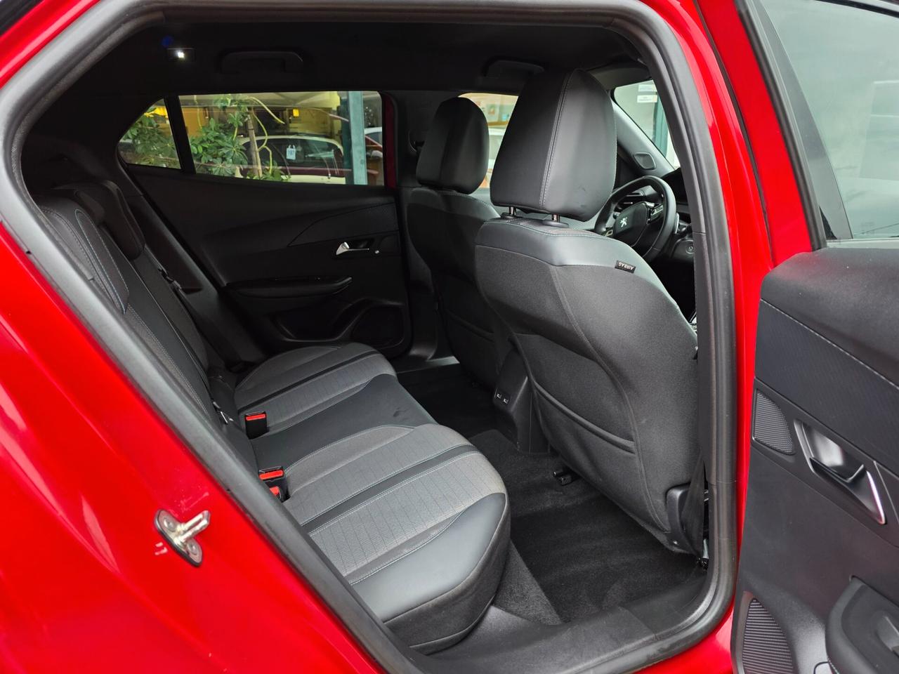 Peugeot 2008 BlueHDi 130 S&S EAT8 Allure