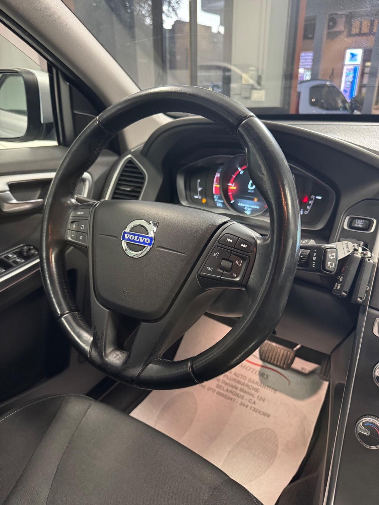 Volvo XC60 D4 R-design Momentum