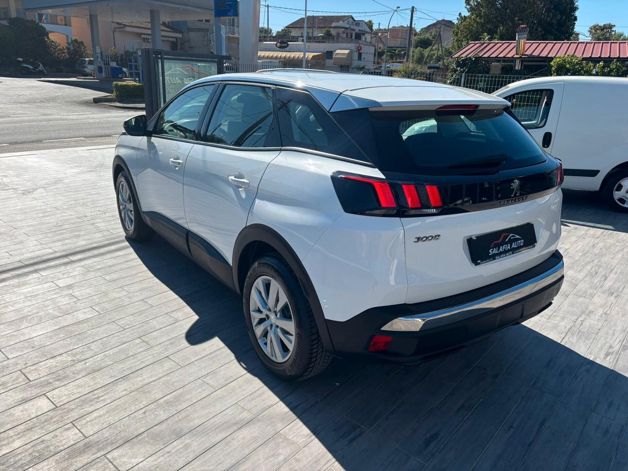 Peugeot 3008 BlueHDi 130 S&S EAT8 Business