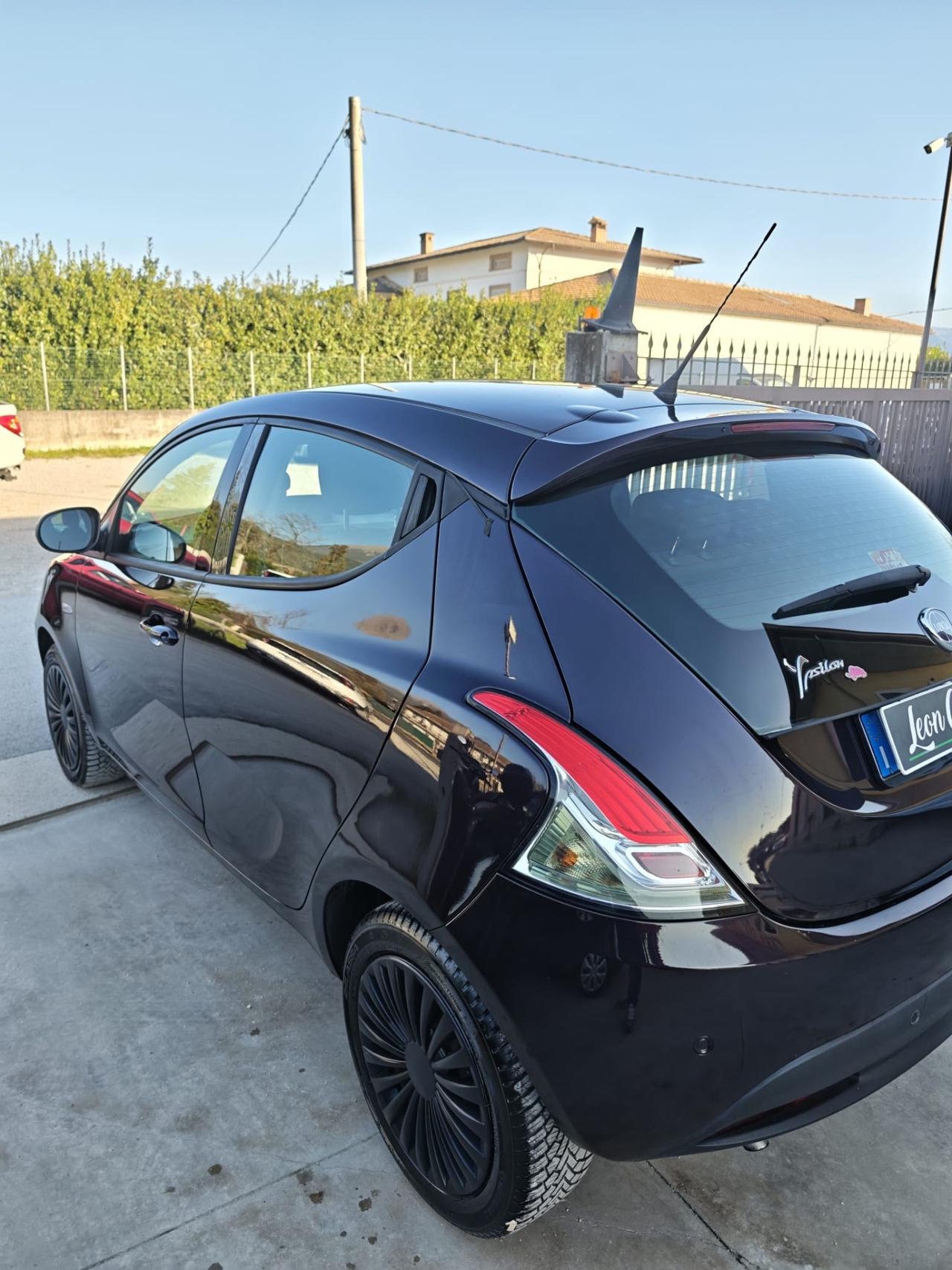 Lancia Ypsilon 1.2 69 CV 5 porte Platinum km 94 mila garantita 12 mesi