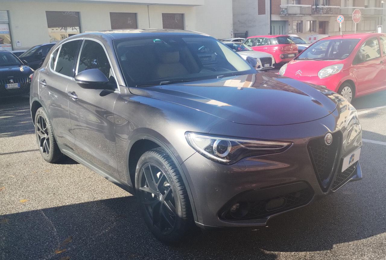 Alfa Romeo Stelvio 2.2 Turbodiesel 210 CV AT8 Q4 Super
