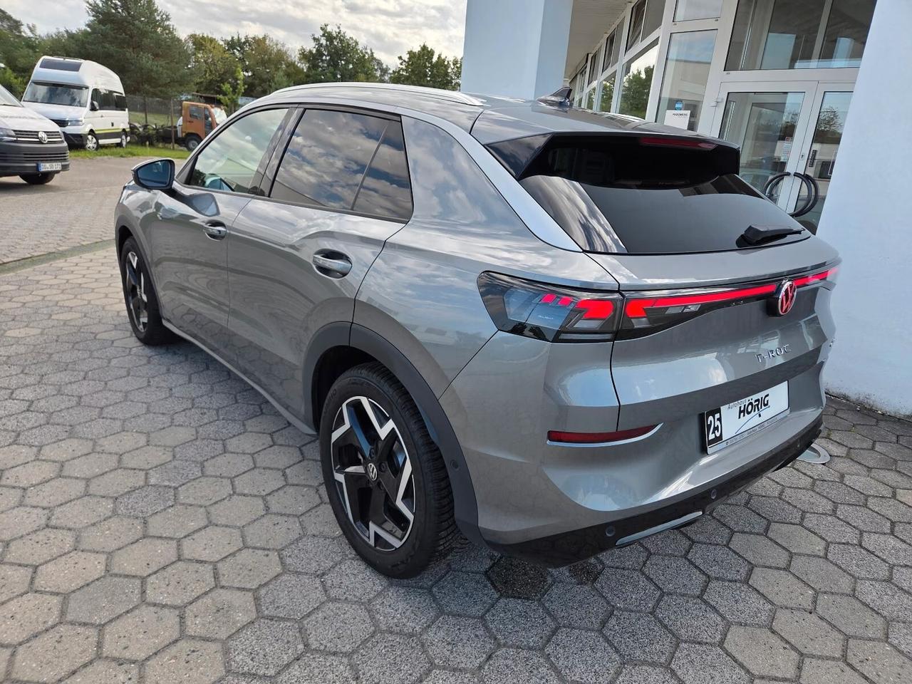 VOLKSWAGEN*T-ROC* 1.5*TSI*DSG*R-LINE*KAMERA*18"*AMBIENT-LIGHT*LED*