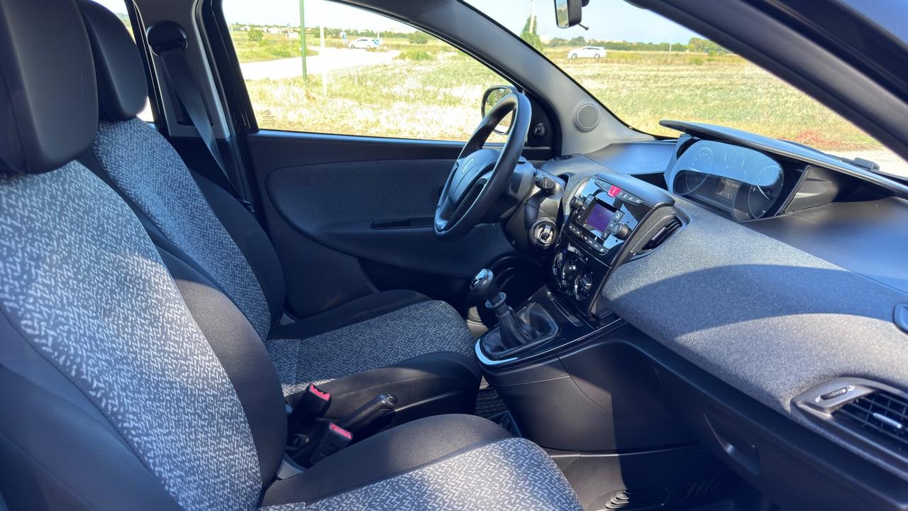 Lancia Ypsilon 1.2 69 CV 5 porte GPL Ecochic Monogram
