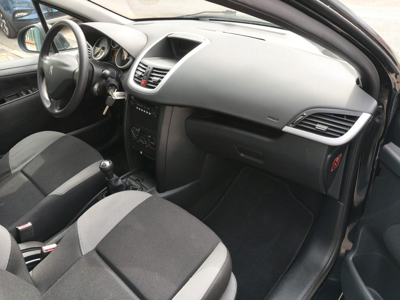 Peugeot 207 1.4 8V 75CV 5p. X Line