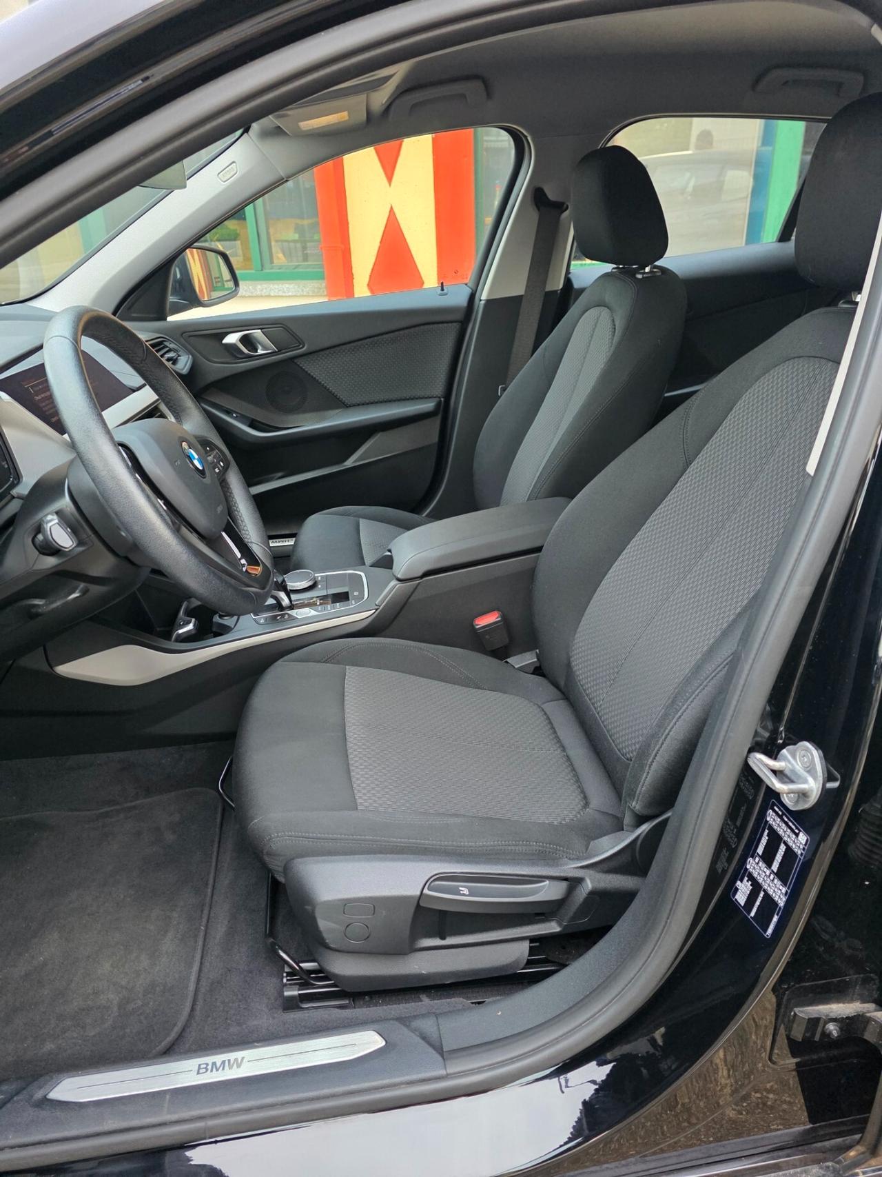 Bmw 116 116d 5p. Advantage