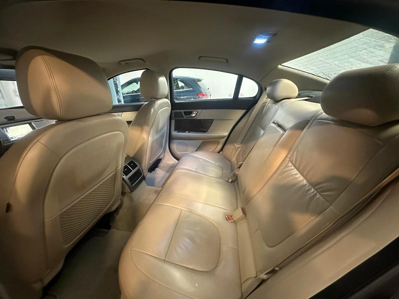 Jaguar XF 2.7D V6 Premium Luxury