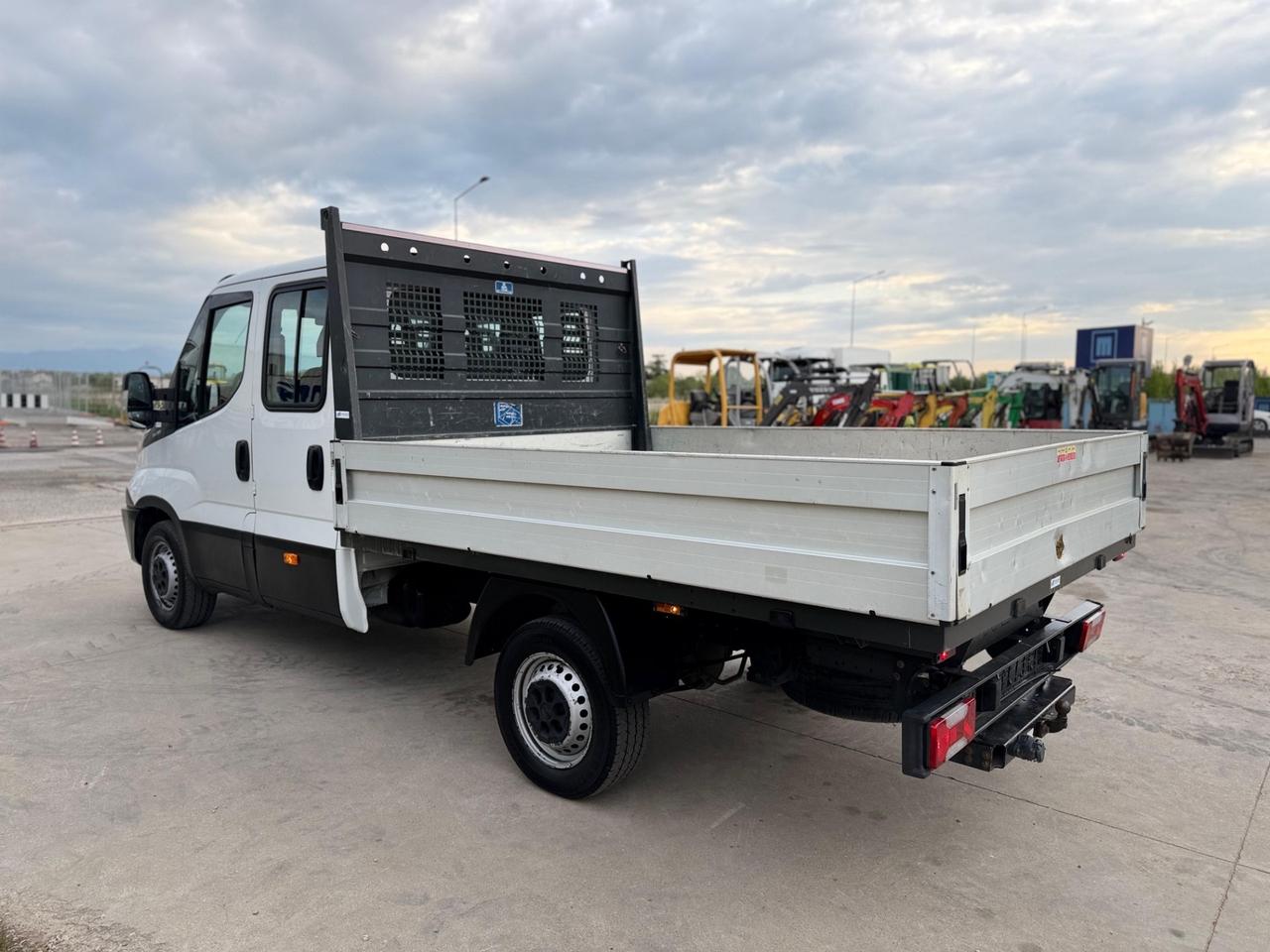 Iveco Daily 35-120 cassone 7 posti