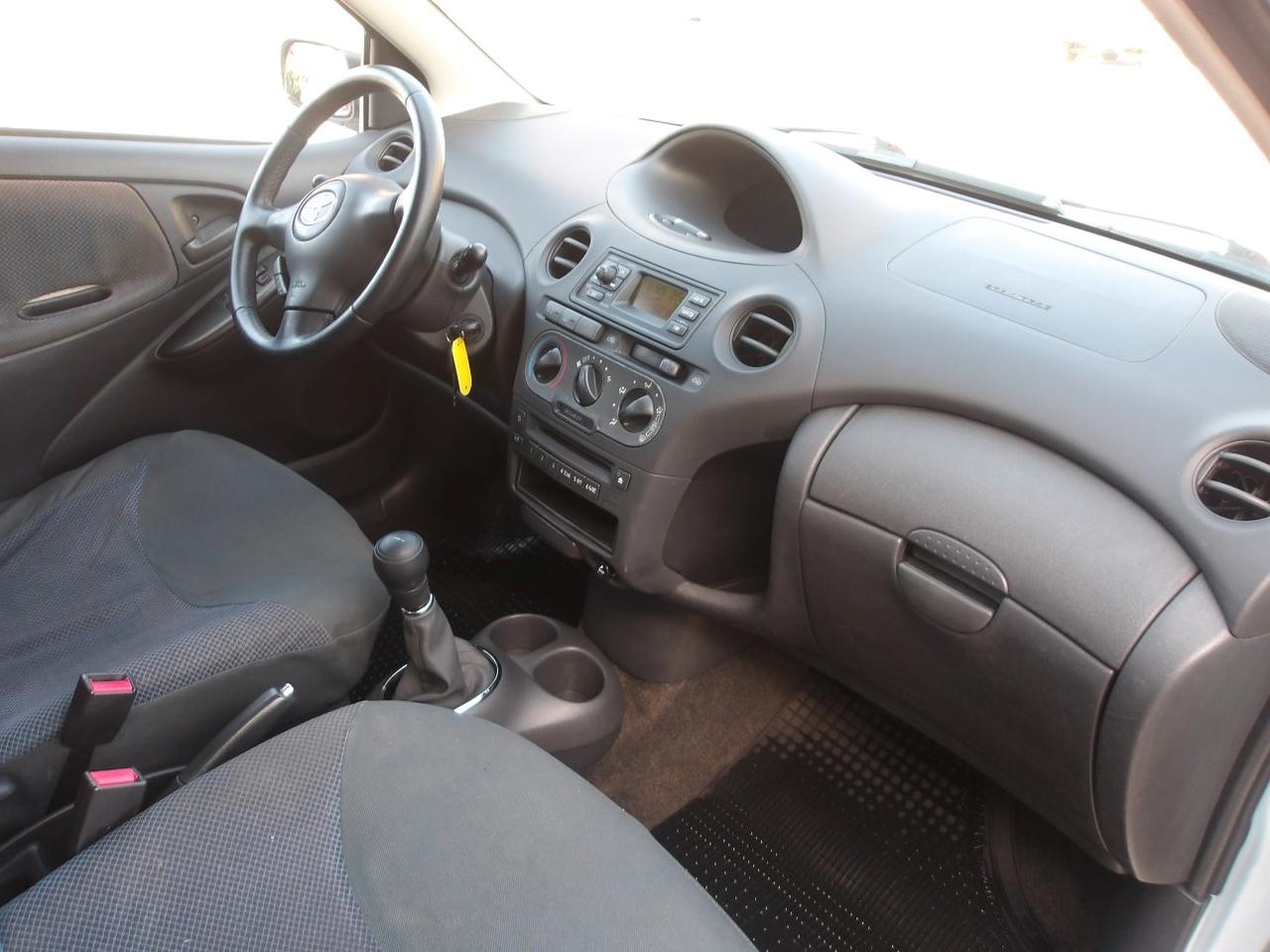 TOYOTA YARIS 1.0 5 PORTE