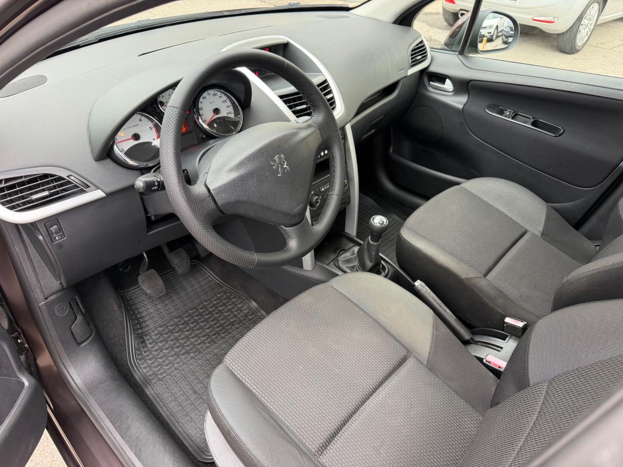 Peugeot 207 1.6 diesel 90 cv 2011 102.000 km