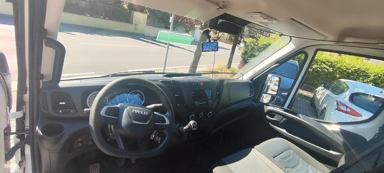 Iveco Daily 35C12 ribaltabile trilaterale