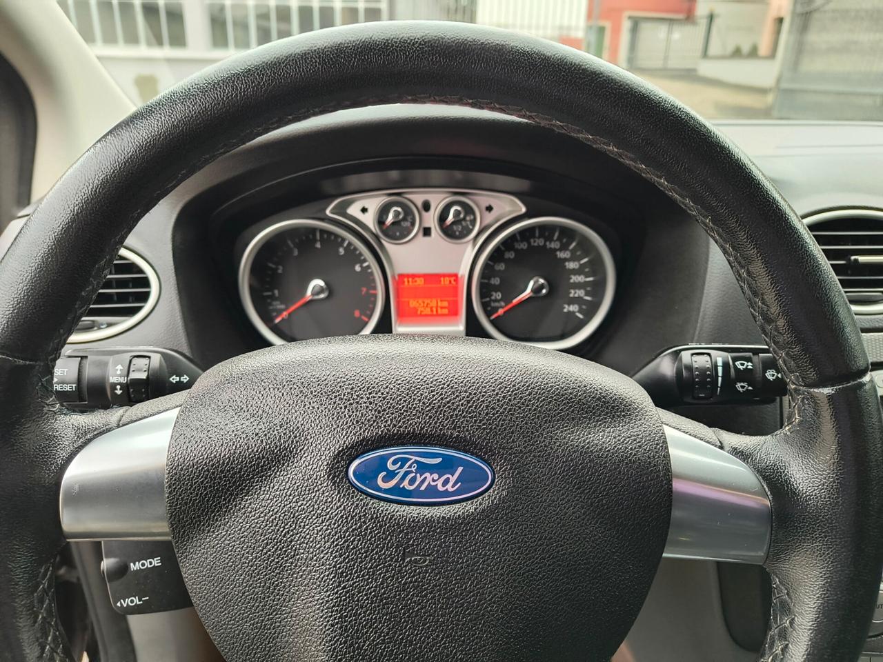Ford Focus 1.6 Ti-VCT 5p. Benzina